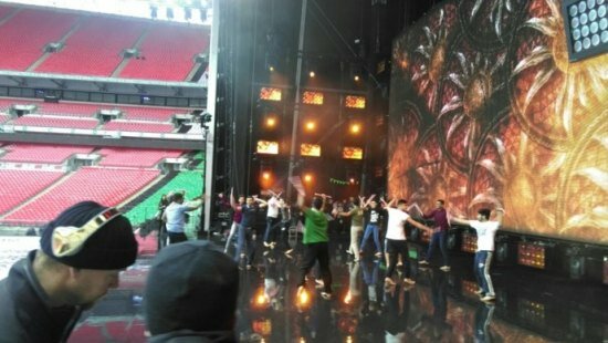 Narendra Modi UK visit 2015: Pics of electric atmosphere at Wembley Stadium for 'UKWelcomesModi' community reception Electric atmosphere backstage just an hour before the 'Welcome Modi Community Reception' to ensure everything goes to plan